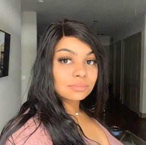 Meet your Posher, Daniella